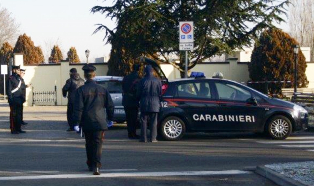 Nell’immagine del 31 gennaio 2016, i carabinieri attorno all’auto di Capizzi, trovato morto nel parcheggio