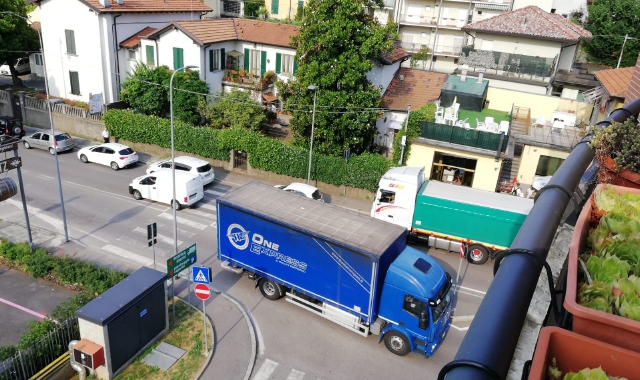 Viale Valganna contro i “bisonti”
