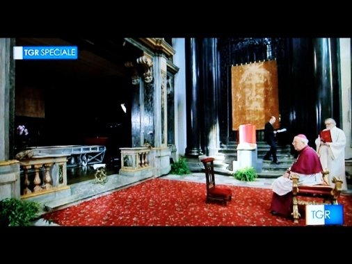 Covid: messa Sabato Santo in diretta tv davanti Sindone
