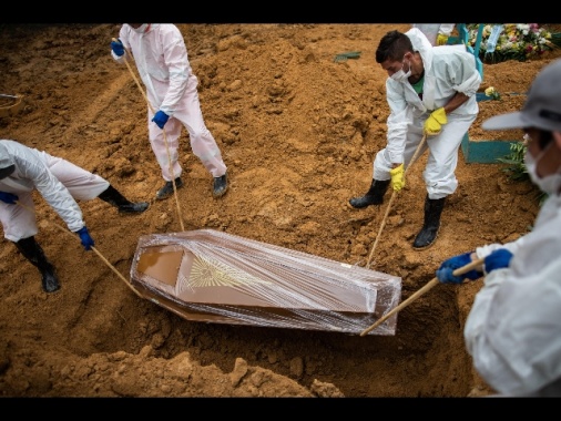 Covid: record di morti in Brasile, 1.840 in 24 ore