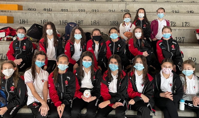 Futuro nero per le medagliatissime Draghette della Busto Nuoto e per i loro colleghi (foto Redazione)