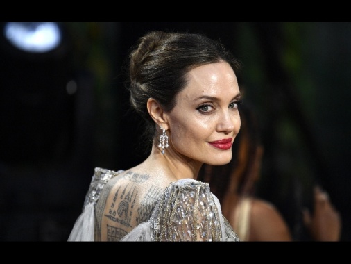 Angelina Jolie torna alla carica, Brad Pitt