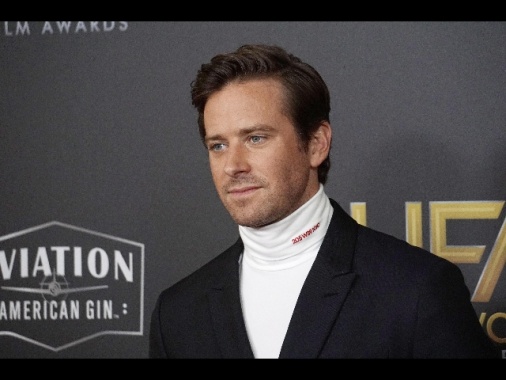Armie Hammer estromesso da un altro film dopo accuse di stupro