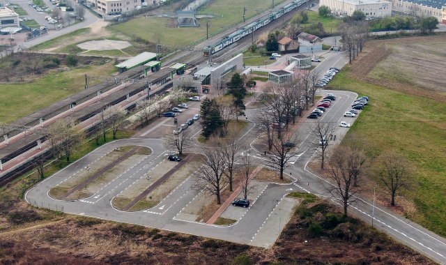 La doppia stazione di Trenord che serve Cascina Colombara (foto Blitz)