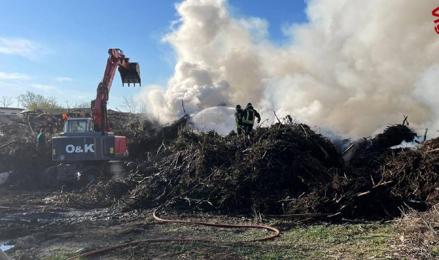 I Vigili del fuoco in azione a Sesto Calende  (foto Vigili del fuoco)