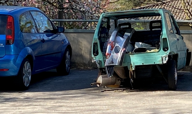 Auto abbandonate a San Fermo (Red.)