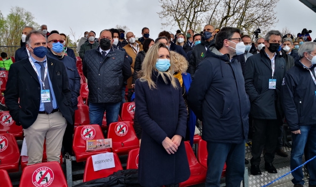 Valentina Vezzali e Giancarlo Giorgetti questa mattina alla Schiranna(foto Blitz)