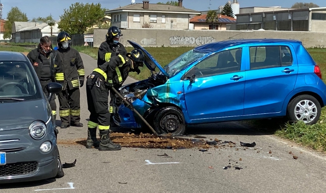 Il luogo dell’incidente tra le due auto, in via Firenze (foto Blitz)