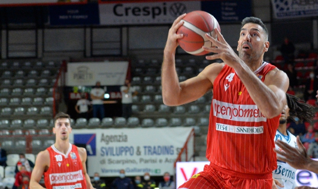 Luis Scola decisivo per il successo esterno dell’Openjobmetis (Blitz)