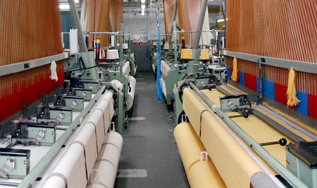 Boom di ordini per le macchine tessili (foto Archivio)