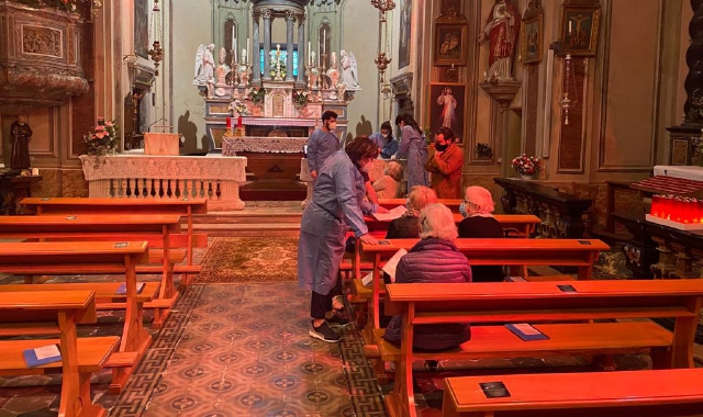 Vaccinazioni in chiesa a Cadero (foto Redazione)
