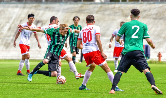 Bella battaglia al “Franco Ossola” fra Varese e Castellanzese (foto Blitz)