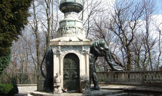 La statua dell’elefante di Enrico Butti(foto Archivio)