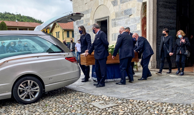 I funerali di Christian Martinelli, l’operaio morto in fabbrica a Busto Arsizio (foto Blitz)