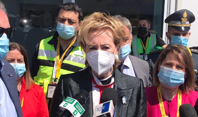 Letizia Moratti durante la visita a Malpensa Cargo City (Blitz)