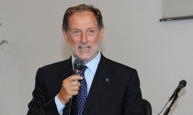 Mario Mantovani, 70 anni, è stato vicepresidente della Regione Lombardia, sottosegretario, senatore, europarlamentare e sindaco di Arconate