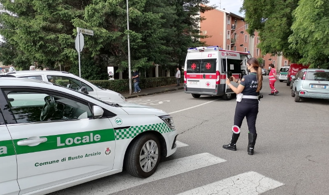 Il luogo dell’incidente coi rilievi della polizia locale (foto Blitz)