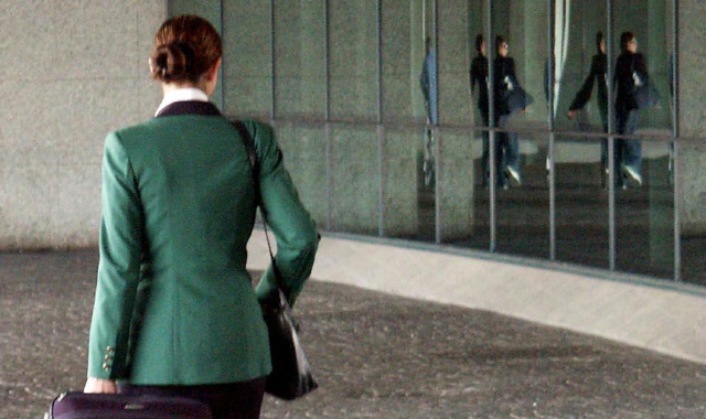 Palpeggiò hostess, sindacalista a processo
