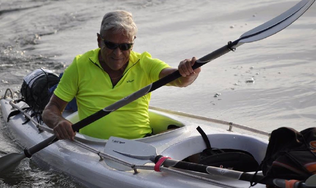 Francesco Gobbi tenta l’impresa di arrivare in Croazia con il suo kayak (foto Redazione)