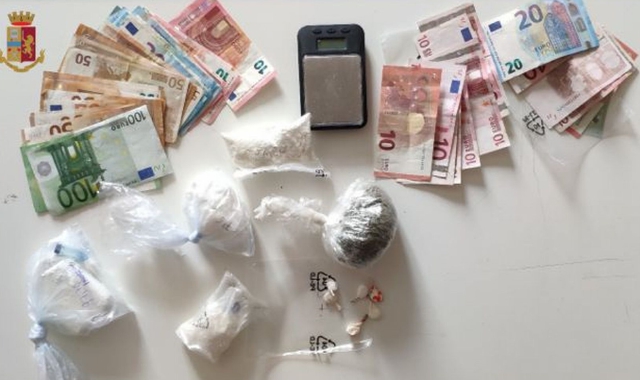 Droga e contanti sequestrati dalla polizia