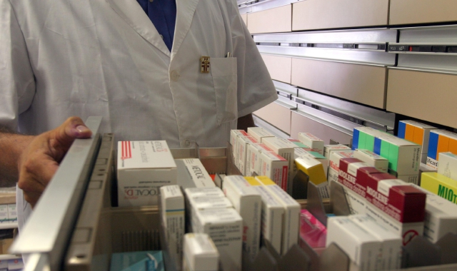 Farmacista abusiva, nei guai il titolare