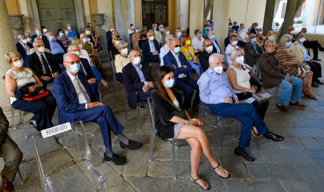La premiazione dei medici 50 anni dopo la laurea a Villa Cagnola (foto Blitz)