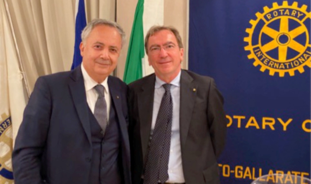 Sebastiano Nicosia (a sinistra) e Claudio crespi al Rotary Club (foto Redazione)