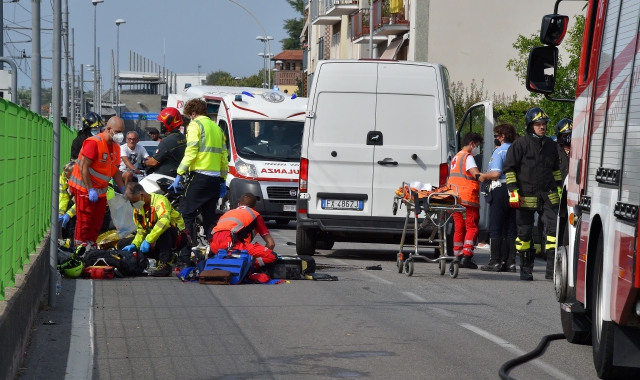 L’incidente in via Carroccio a Magnago (PUBBLIFOTO - Walter Todaro)