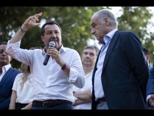 Salvini, la camorra è merda, non accettiamo suoi voti