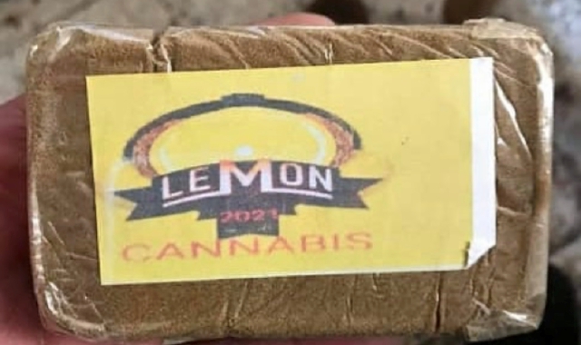 Nel garage di cui l’uomo aveva le chiavi sono stati trovati 50 chili di stupefacenti fra hashish e marijuana (foto Redazione)