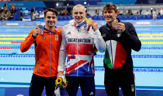 Martinenghi sul podio di Tokyo con Peaty e Kamminga (ANSA)