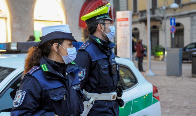 Busto, caccia alla Smart pirata