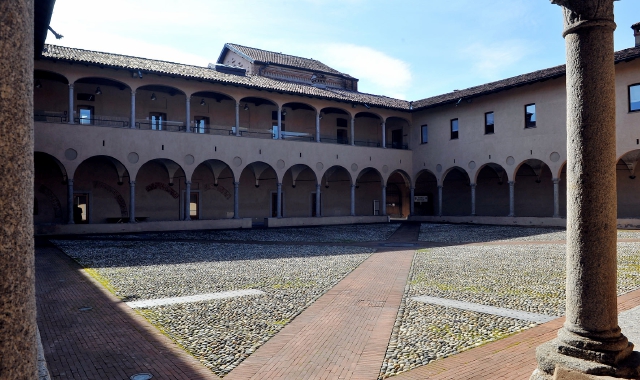 L’ex monastero degli Olivetani, oggi sede del municipio  (foto Pubblifoto)