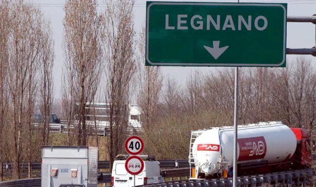 Lo svincolo autostradale di Legnano  (foto Archivio)