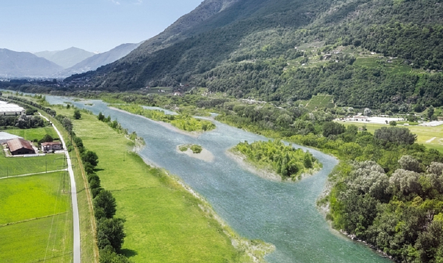 Il fiume Ticino nel territorio di Bellinzona