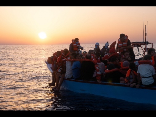 Migranti: ResQ People ne salva 85, dedica a Gino Strada