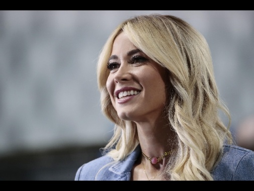 Polemica social per donne lampadario a party Diletta Leotta