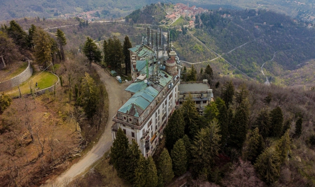Varese, spari al Grand Hotel Campo dei Fiori