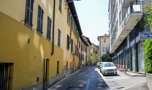 Il progetto studentato si colloca nel quartiere di Biumo Inferiore
