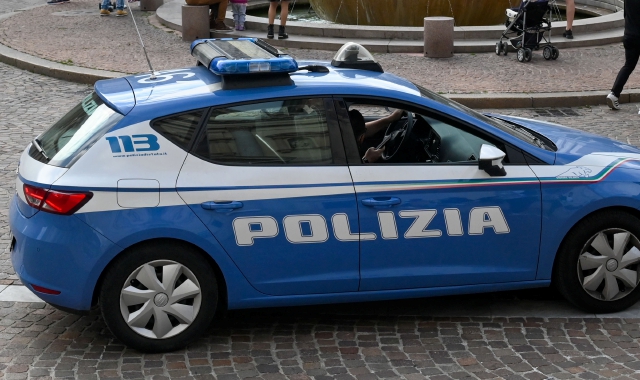 Un’auto della polizia a Gallarate (foto Blitz)