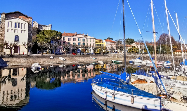 Angera sta vivendo una buona stagione turistica (foto Archivio)
