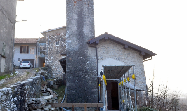I furti sono avvenuti nel 2019 nella chiesa parrocchiale di San Biagio a Cittiglio (foto Archivio)