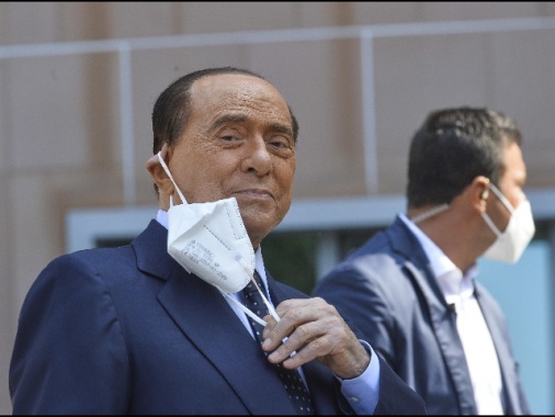 Ruby ter: Berlusconi, processo vada avanti in mia assenza