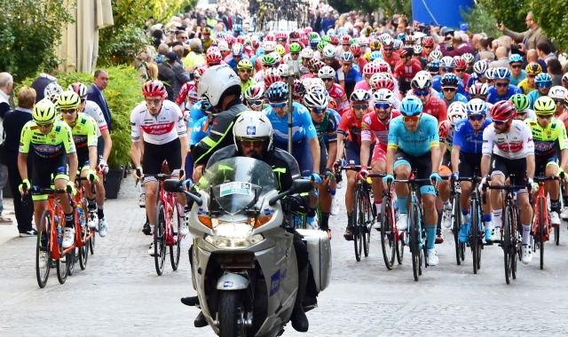 La partenza nel 2019 della Tre Valli a Saronno