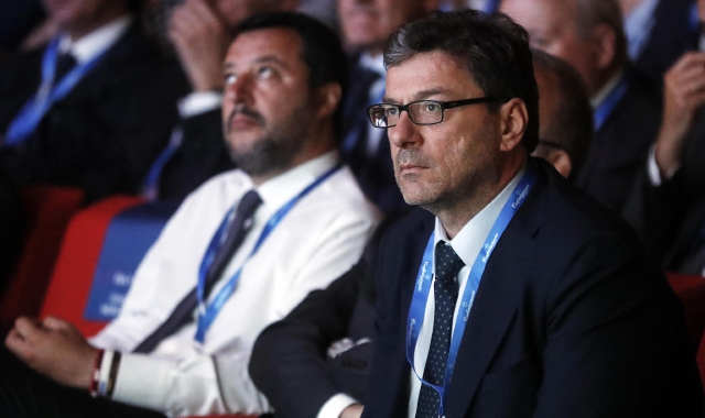 Matteo Salvini, a sinistra, e Giancarlo Giorgetti (Ansa)