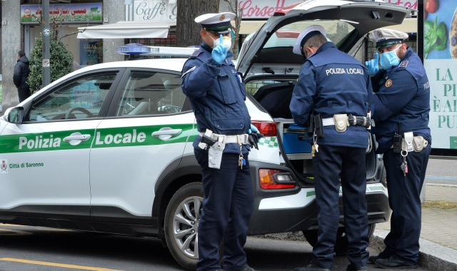 La polizia locale ha colpito duro dietro la stazione (foto Archivio)