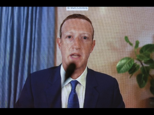 Whatsapp: scuse di Zuckerberg, in tanti si affidano a noi