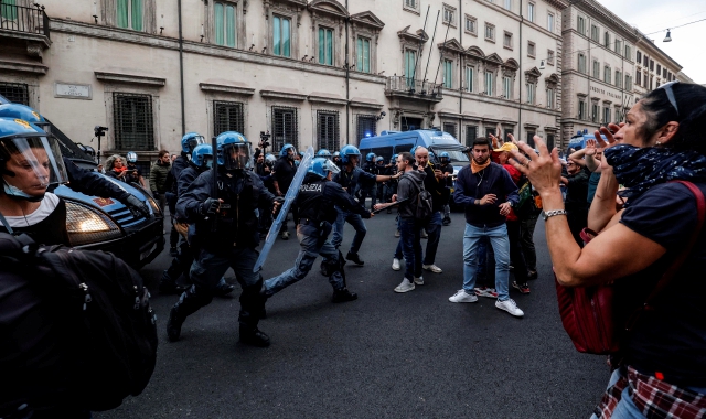 Leader di Forza Nuova tra i 12 arrestati