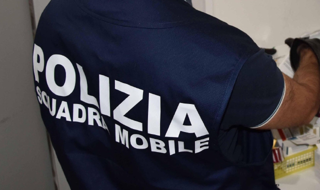 Polizia, squadra mobile (foto Archivio)