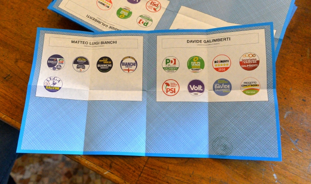 La scheda elettorale per il voto el ballottaggio a Varese  (foto Blitz)